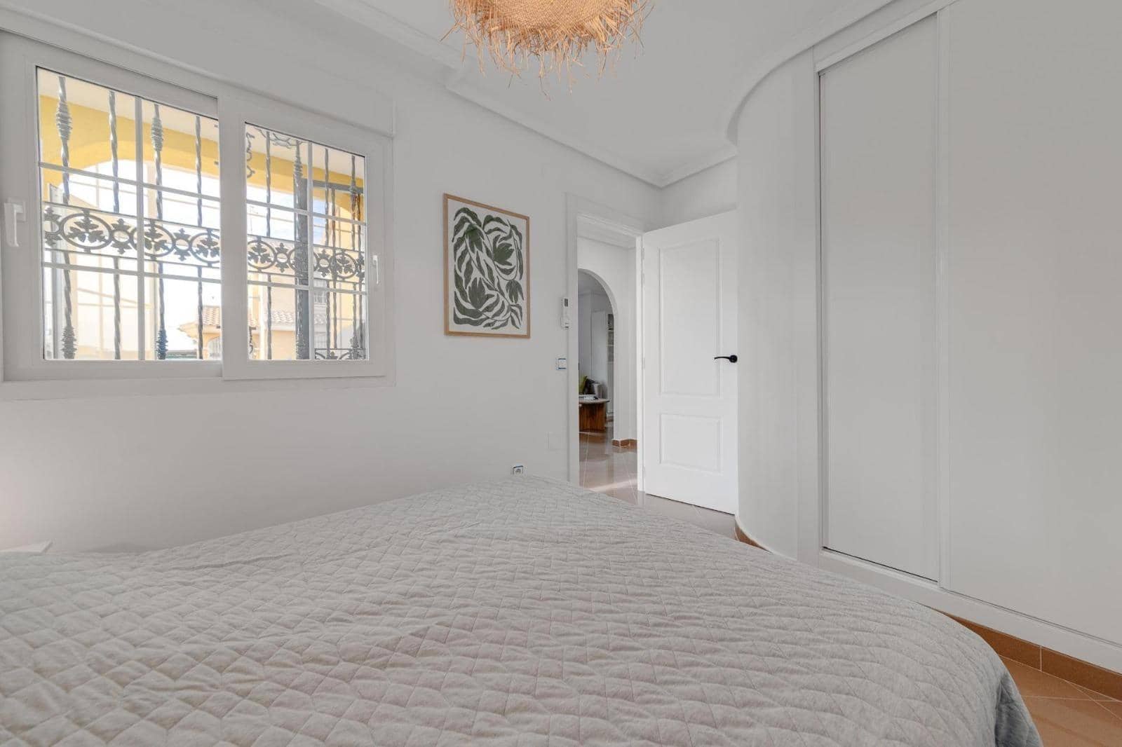 3 makuuhuone Huvila myytävänä paikassa Playa Flamenca mukana uima-altaan - 379 900 € (Ref: 9666755)