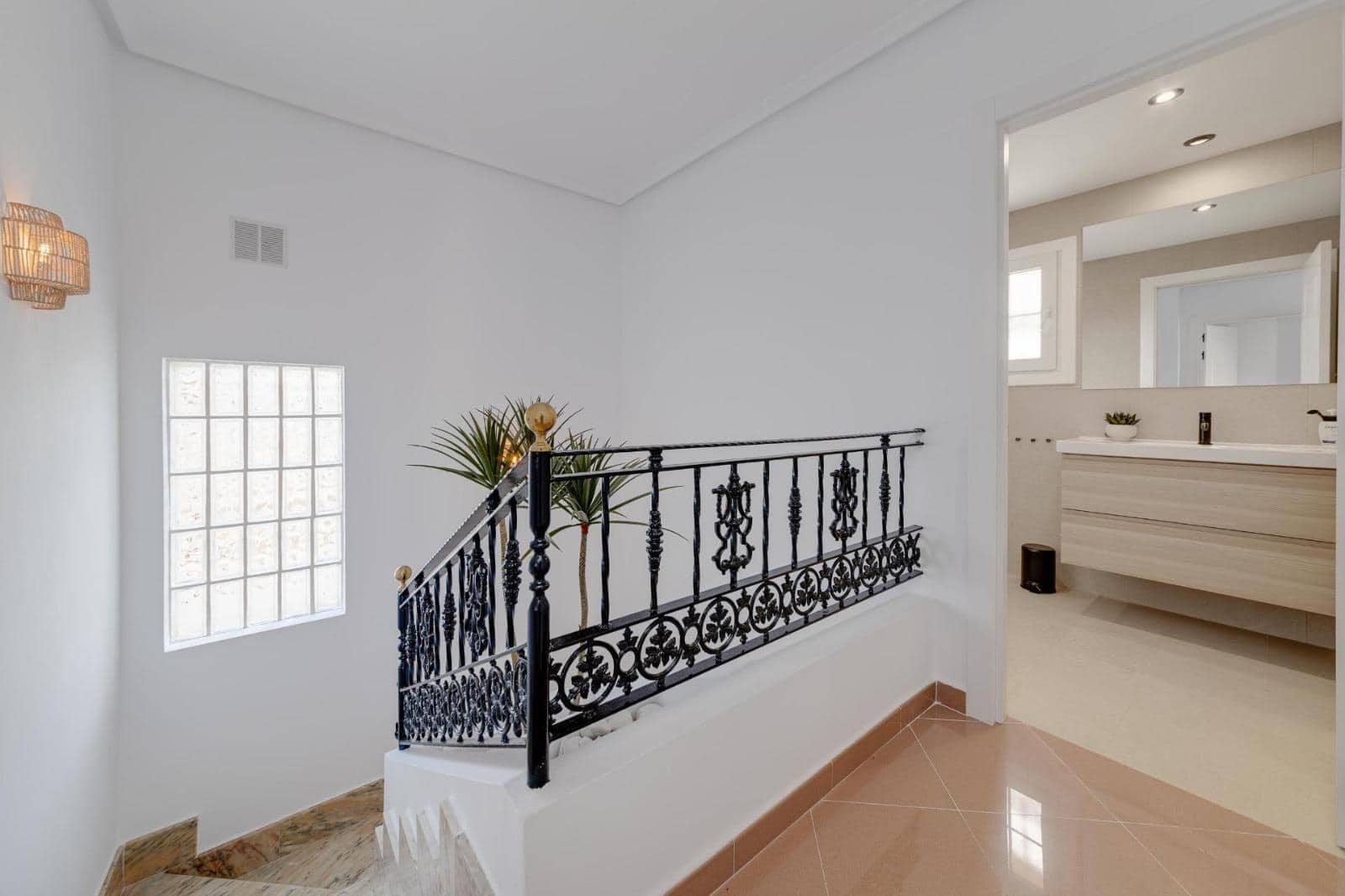 3 makuuhuone Huvila myytävänä paikassa Playa Flamenca mukana uima-altaan - 379 900 € (Ref: 9666755)