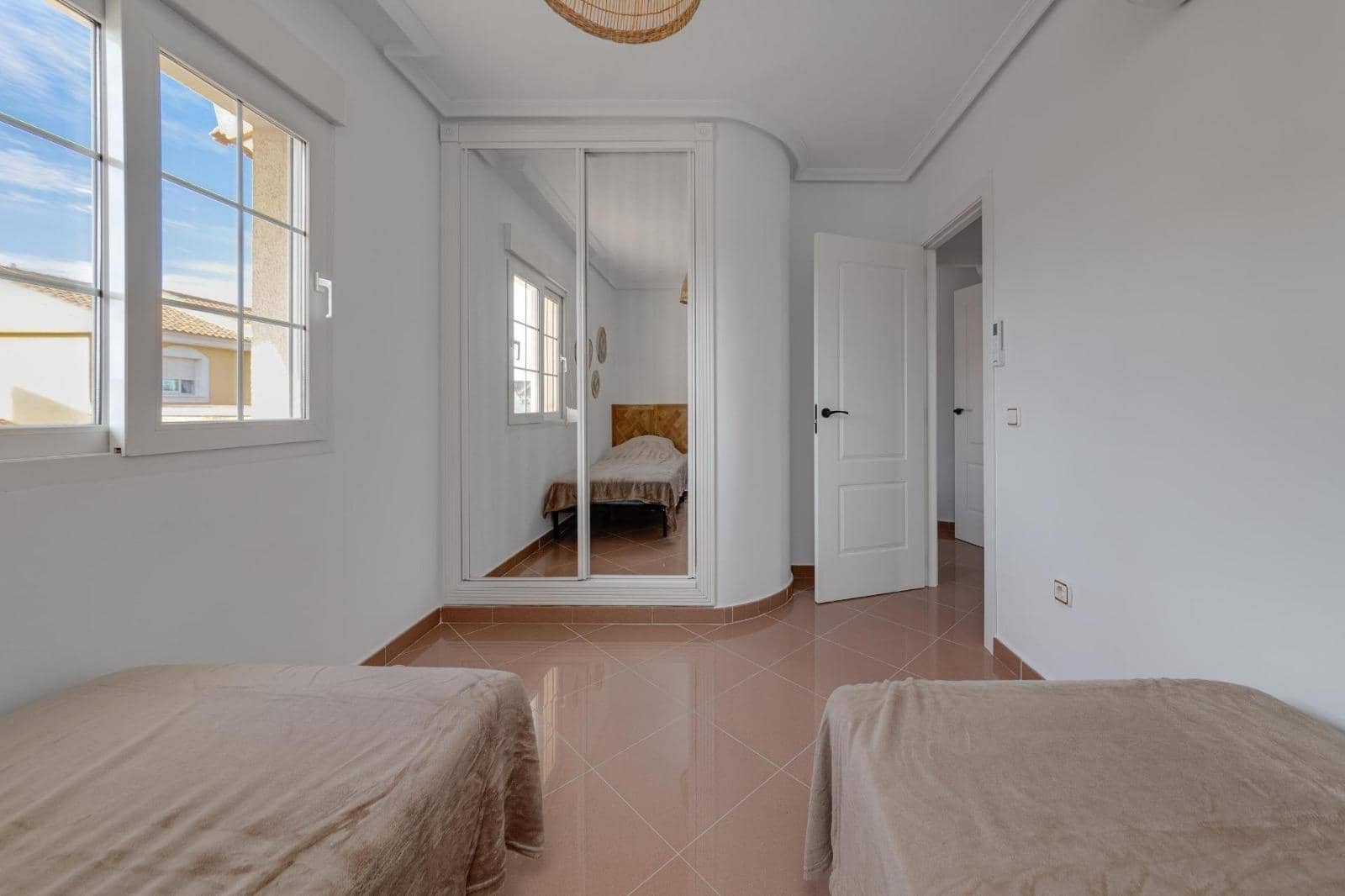 3 makuuhuone Huvila myytävänä paikassa Playa Flamenca mukana uima-altaan - 379 900 € (Ref: 9666755)