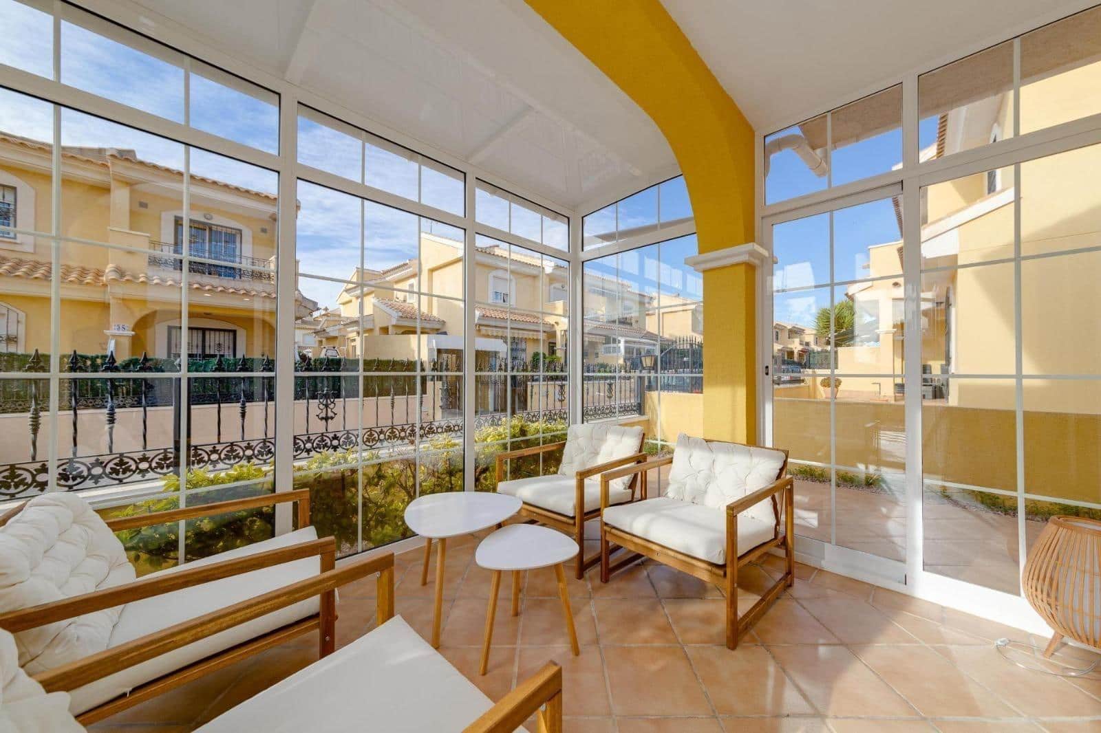 3 makuuhuone Huvila myytävänä paikassa Playa Flamenca mukana uima-altaan - 379 900 € (Ref: 9666755)