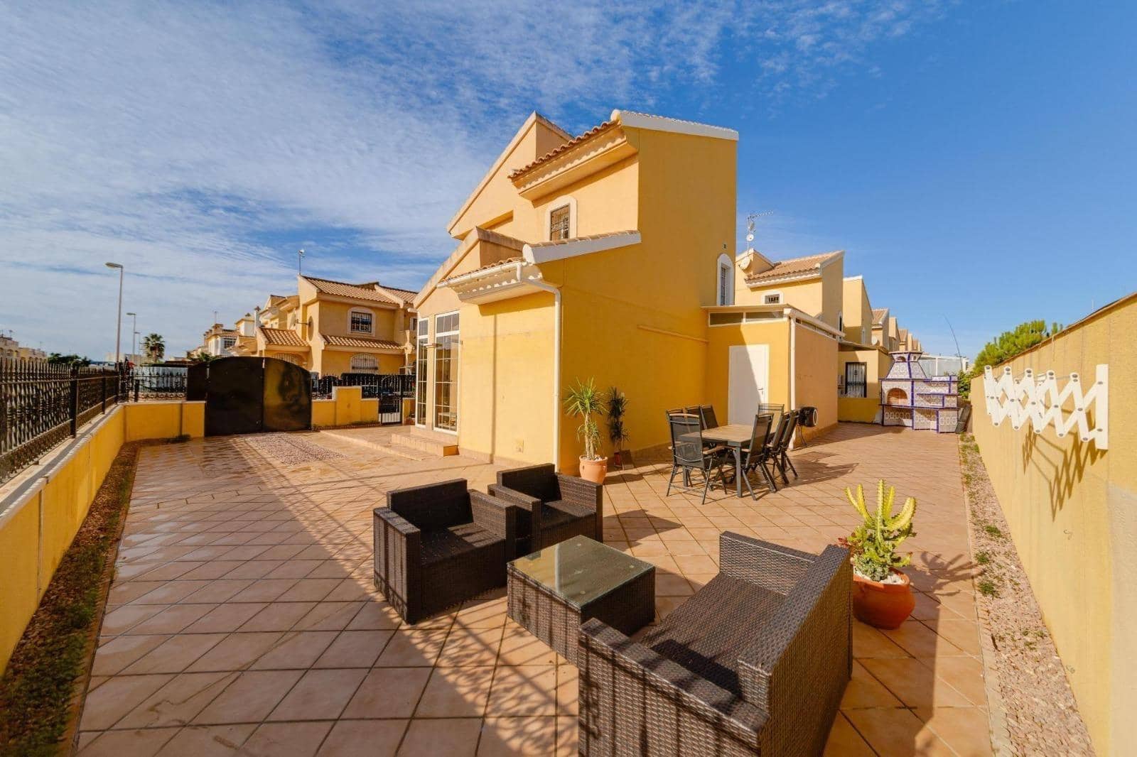3 makuuhuone Huvila myytävänä paikassa Playa Flamenca mukana uima-altaan - 379 900 € (Ref: 9666755)