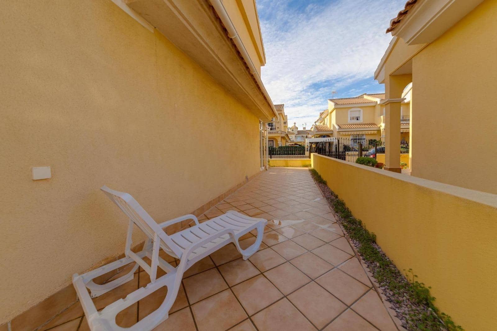 3 makuuhuone Huvila myytävänä paikassa Playa Flamenca mukana uima-altaan - 379 900 € (Ref: 9666755)
