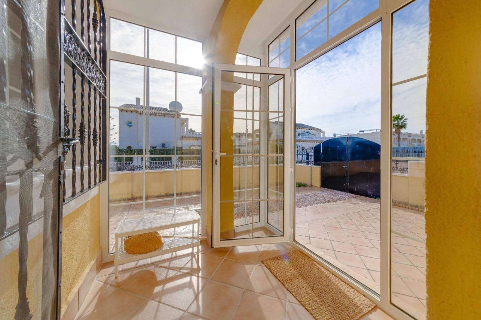 3 makuuhuone Huvila myytävänä paikassa Playa Flamenca mukana uima-altaan - 379 900 € (Ref: 9666755)