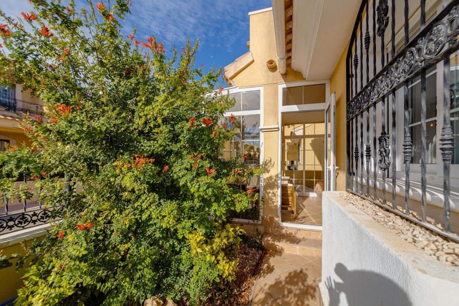 3 makuuhuone Huvila myytävänä paikassa Playa Flamenca mukana uima-altaan - 379 900 € (Ref: 9666755)