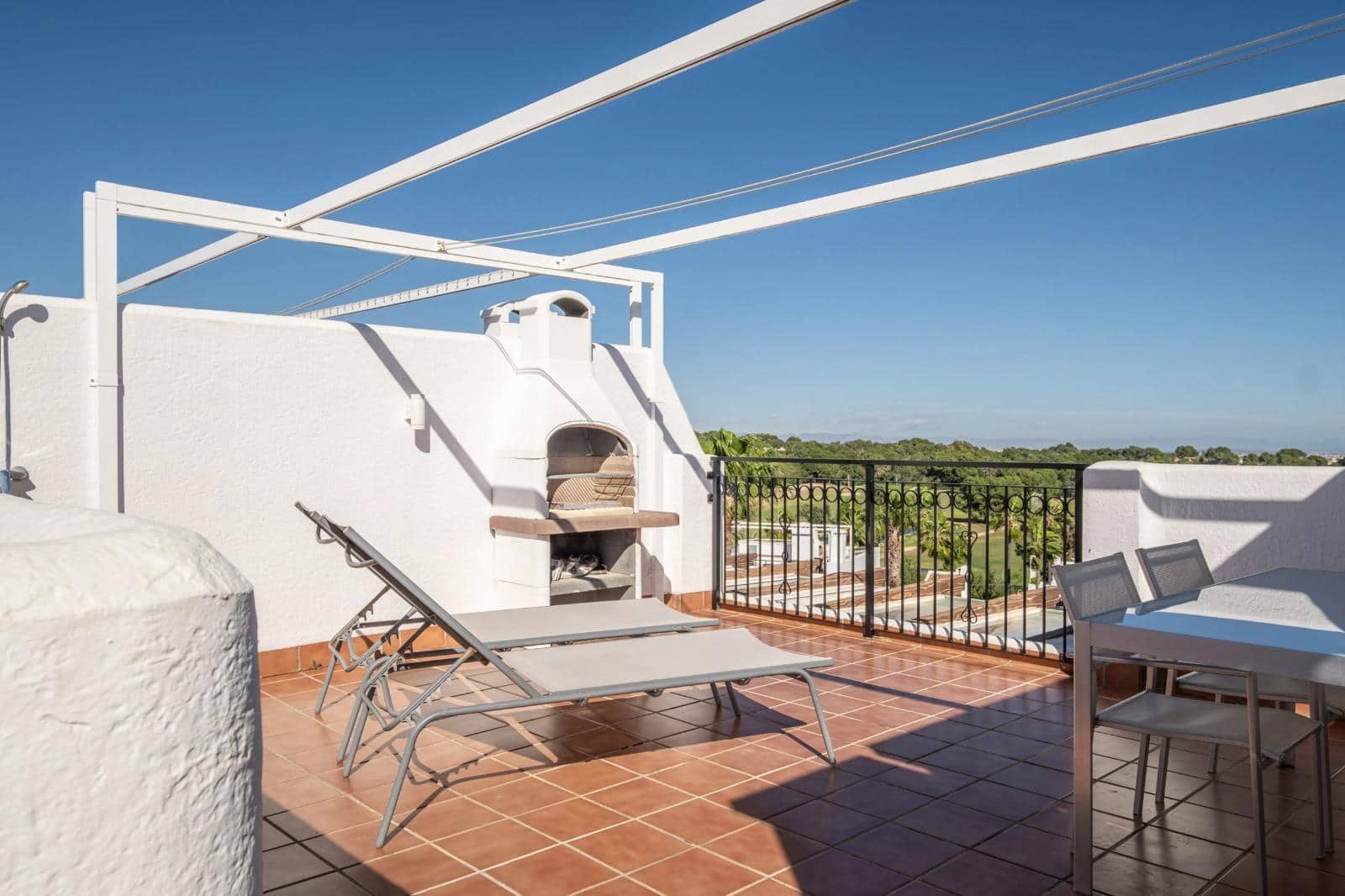 2 makuuhuone Kattohuoneisto myytävänä paikassa Orihuela Costa mukana uima-altaan - 265 000 € (Ref: 9715108)