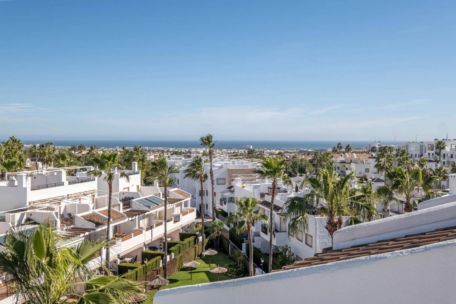 2 makuuhuone Kattohuoneisto myytävänä paikassa Orihuela Costa mukana uima-altaan - 265 000 € (Ref: 9715108)