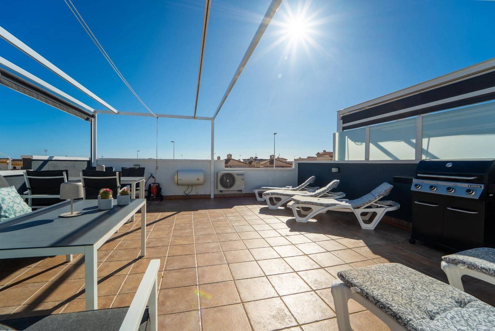 Ático de 2 habitaciones en La Zenia en venta con piscina garaje - 235.000 € (Ref: 9720195)