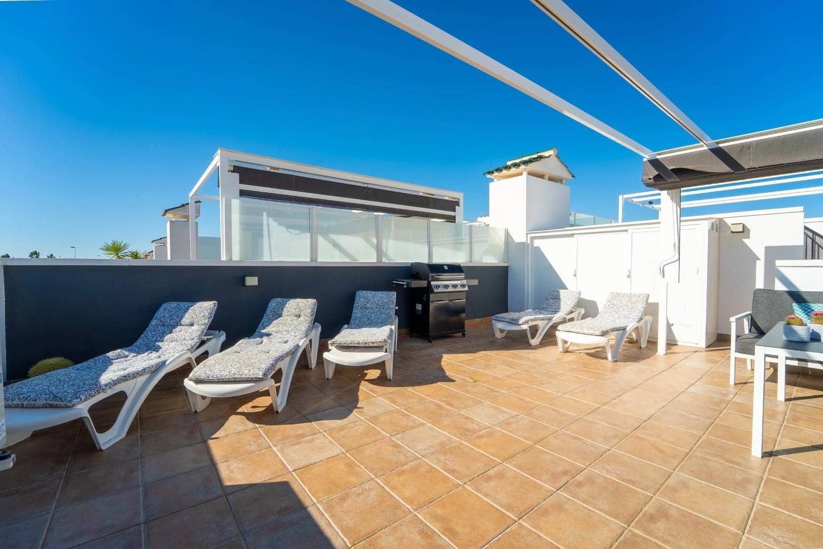 Ático de 2 habitaciones en La Zenia en venta con piscina garaje - 235.000 € (Ref: 9720195)