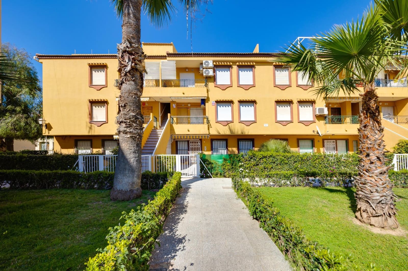 2 bedroom Penthouse for sale in Torrevieja - € 149,900 (Ref: 9726834)