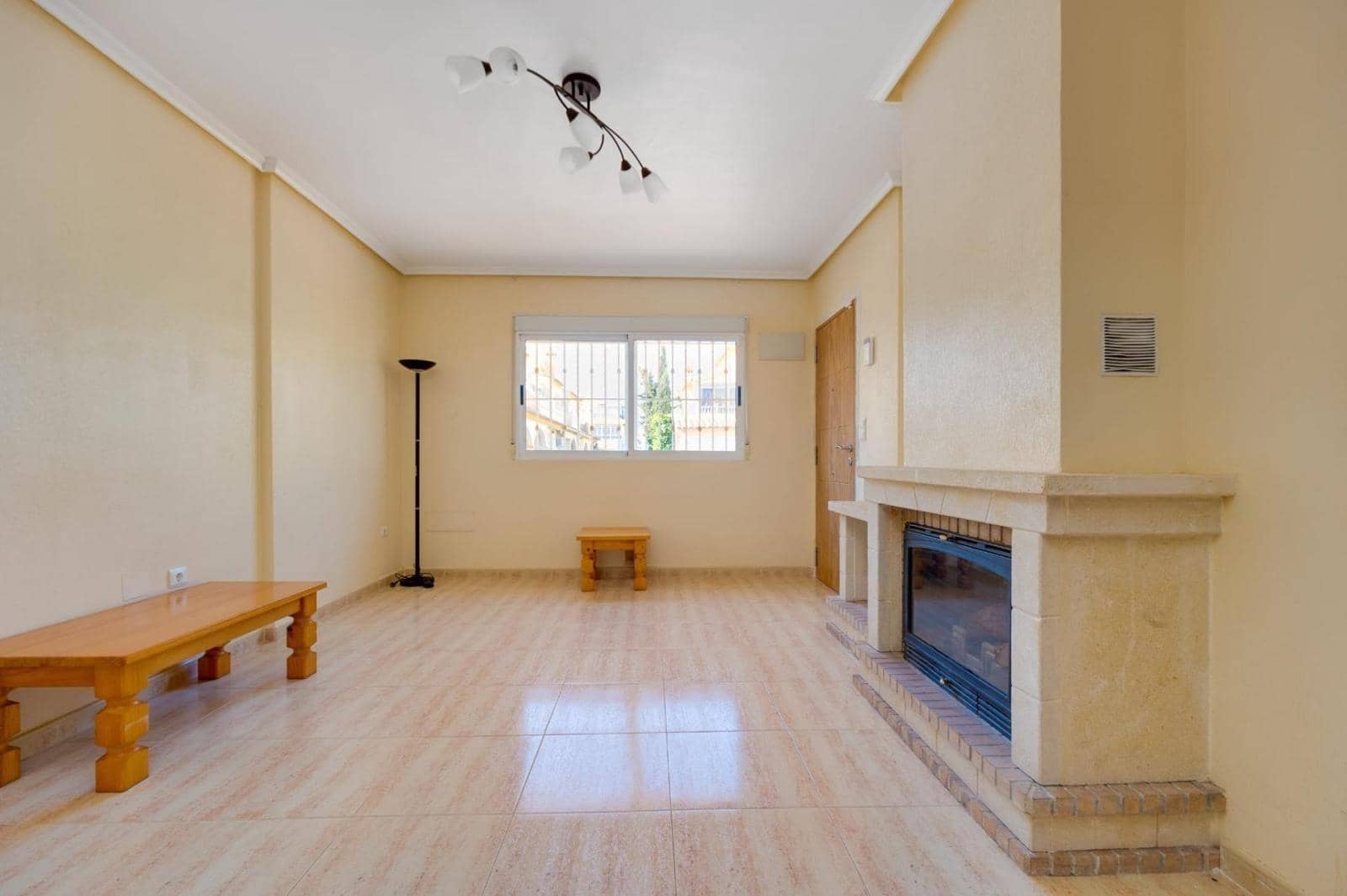 3 soveværelse Rækkehus til salg i Playa Flamenca med swimmingpool - € 199.000 (Ref: 9732409)