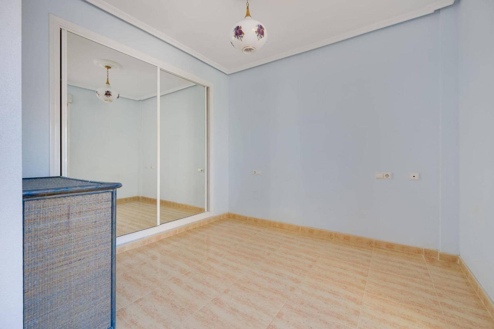 3 soveværelse Rækkehus til salg i Playa Flamenca med swimmingpool - € 199.000 (Ref: 9732409)