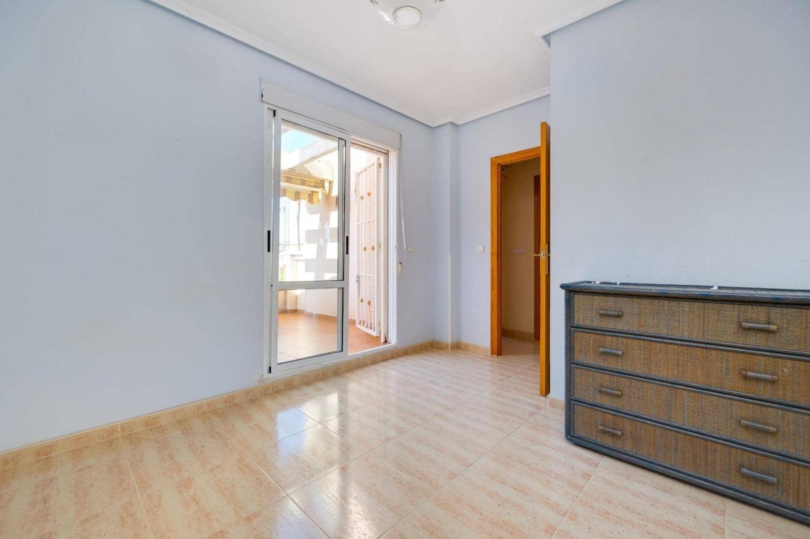 3 soveværelse Rækkehus til salg i Playa Flamenca med swimmingpool - € 199.000 (Ref: 9732409)