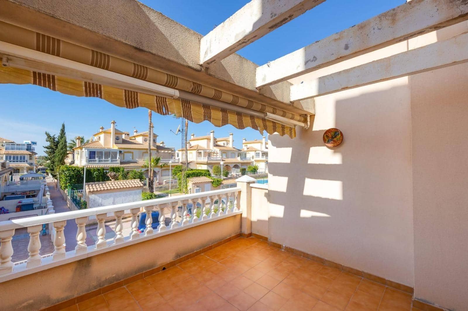 3 soveværelse Rækkehus til salg i Playa Flamenca med swimmingpool - € 199.000 (Ref: 9732409)