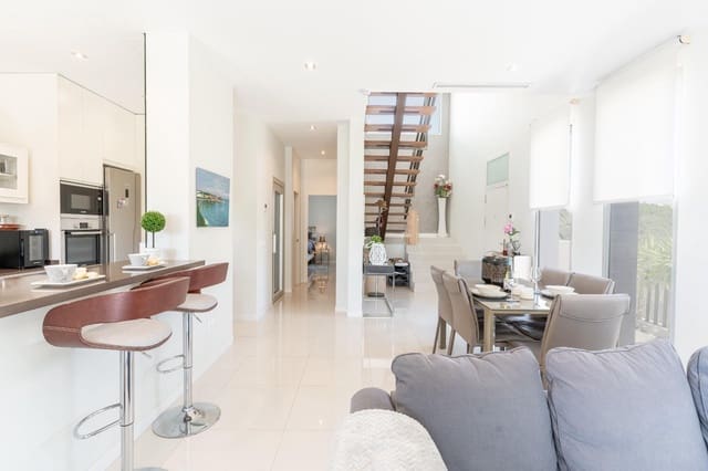 3 chambre Villa/Maison Semi-Mitoyenne à vendre à Lomas de Cabo Roig - Los Dolses, Orihuela avec piscine garage - 549 000 € (Ref: 9739011)