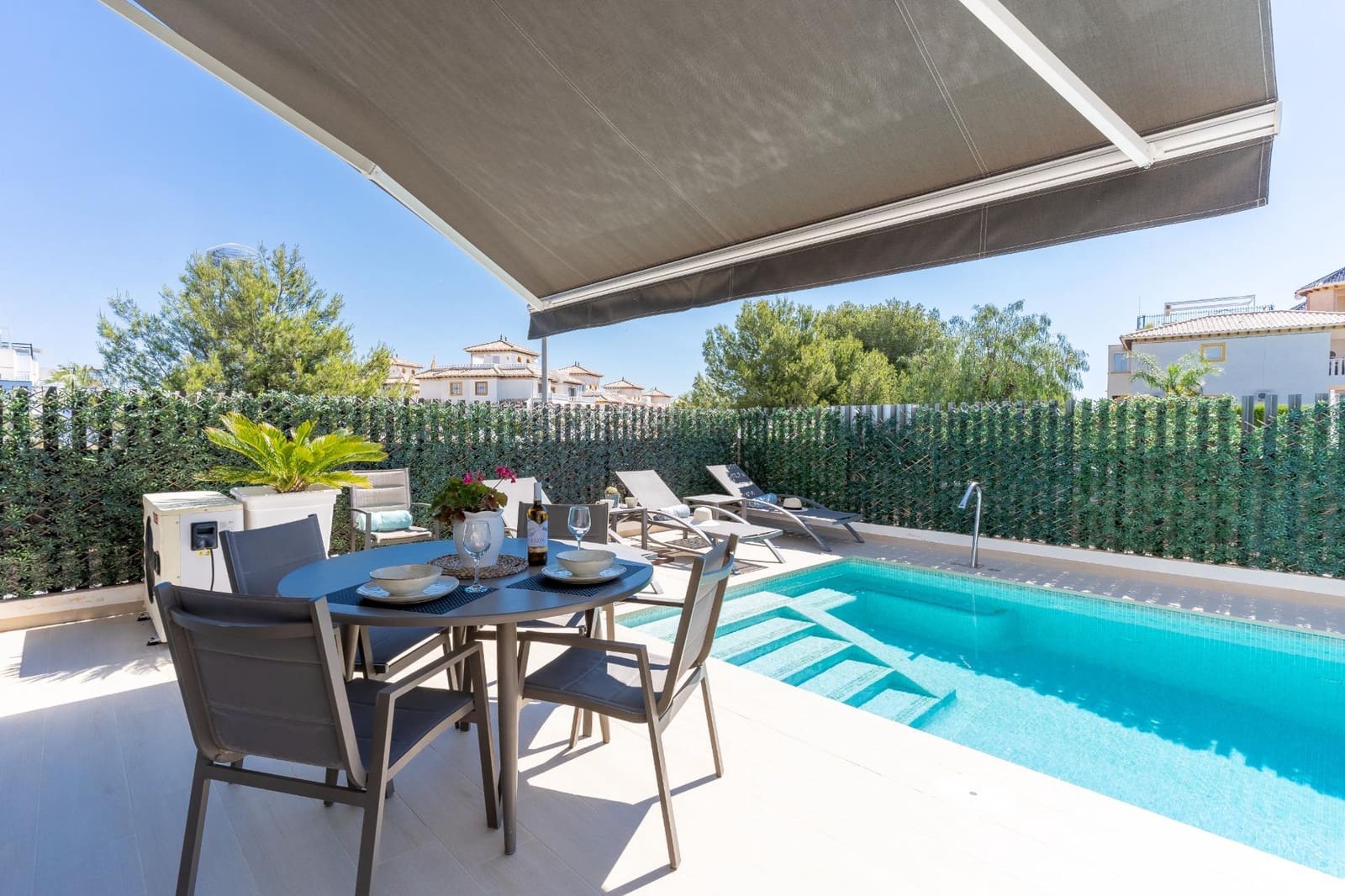 3 chambre Villa/Maison Semi-Mitoyenne à vendre à Orihuela Costa avec piscine garage - 549 000 € (Ref: 9739011)