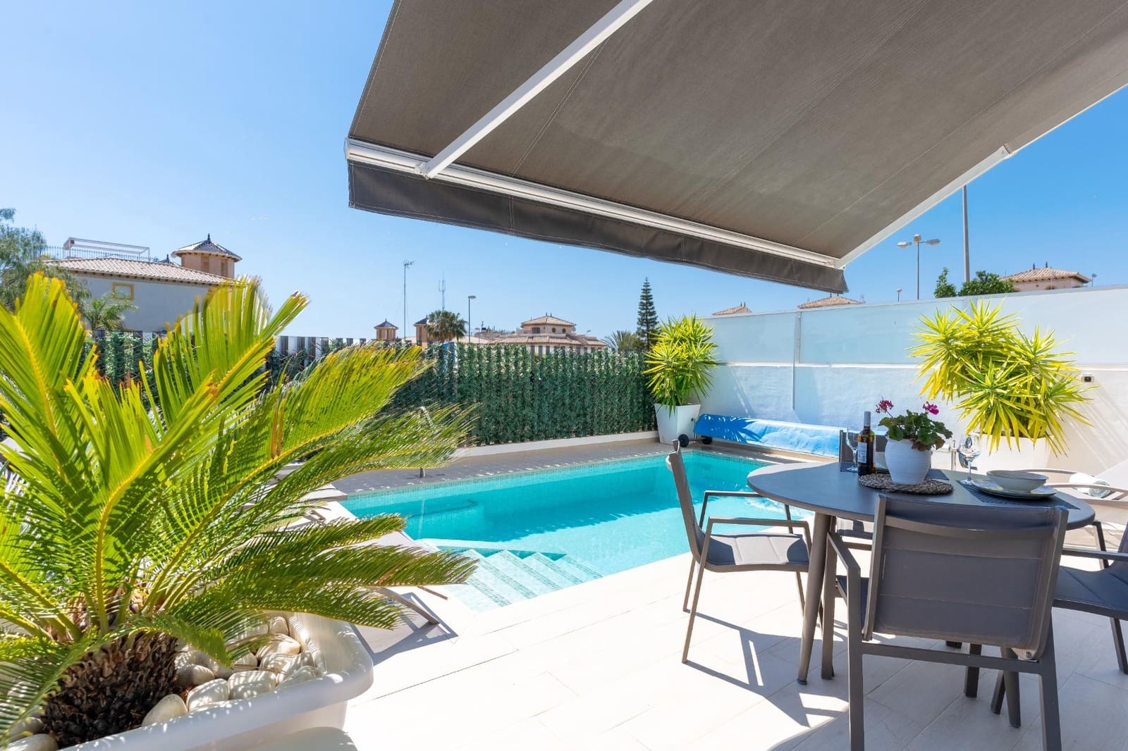 3 chambre Villa/Maison Semi-Mitoyenne à vendre à Orihuela Costa avec piscine garage - 549 000 € (Ref: 9739011)