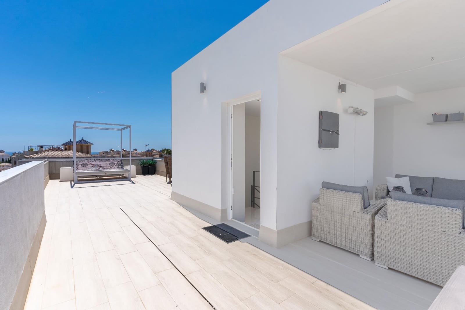 3 chambre Villa/Maison Semi-Mitoyenne à vendre à Orihuela Costa avec piscine garage - 549 000 € (Ref: 9739011)