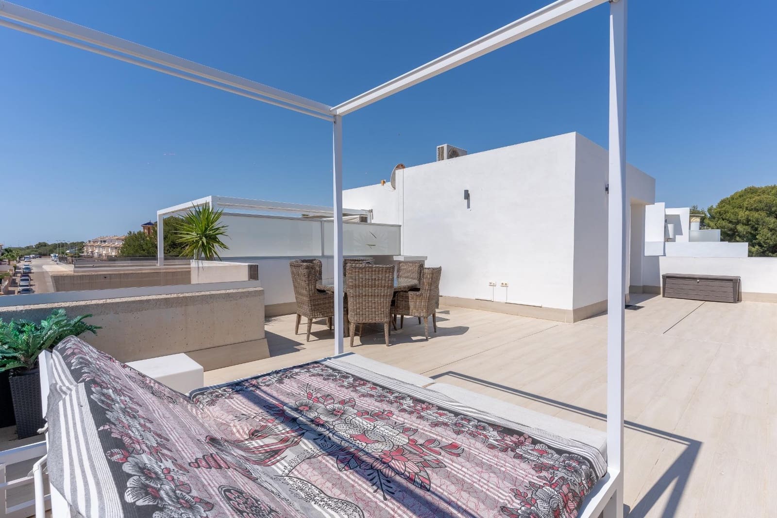 3 chambre Villa/Maison Semi-Mitoyenne à vendre à Orihuela Costa avec piscine garage - 549 000 € (Ref: 9739011)