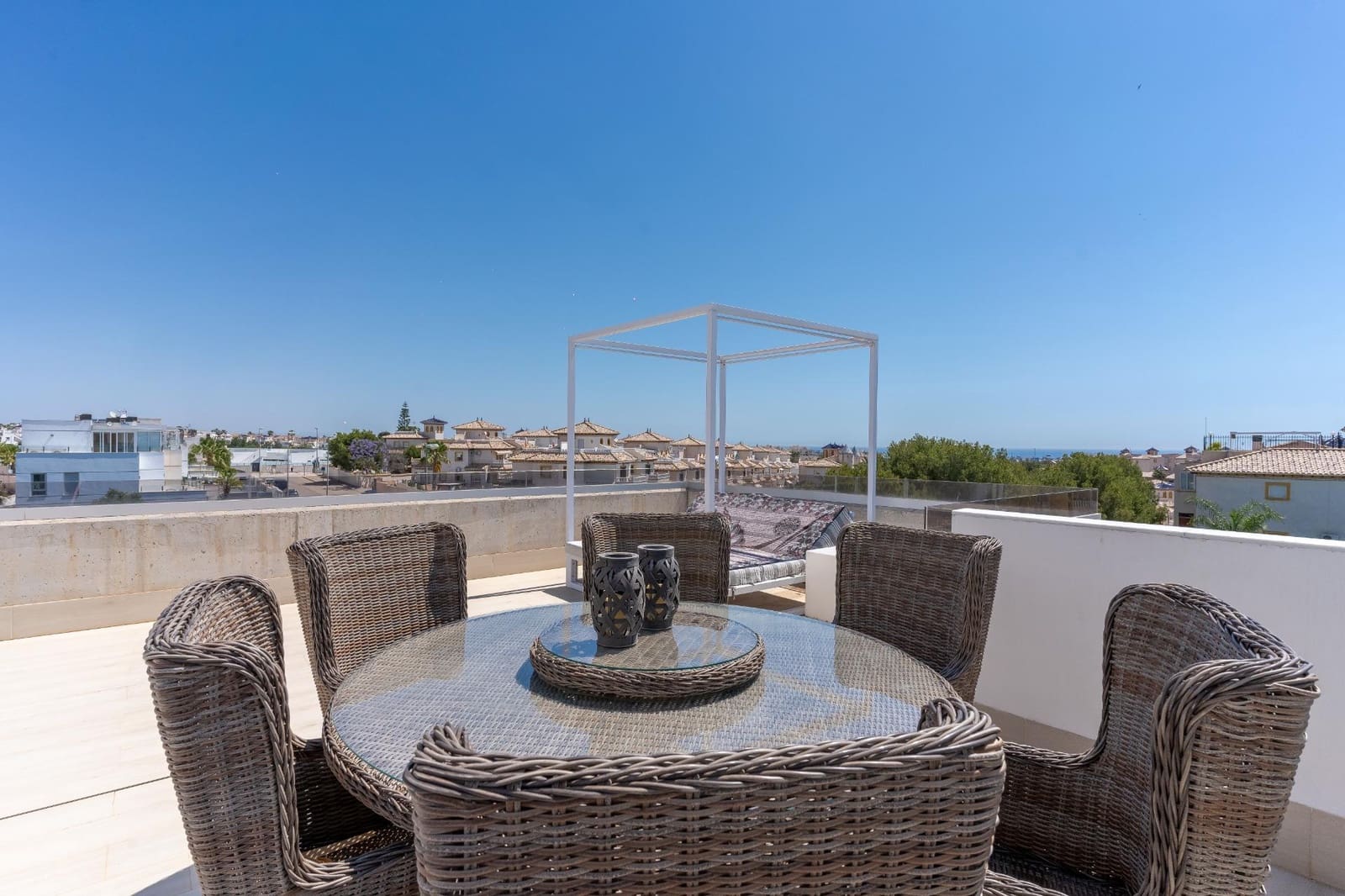 3 chambre Villa/Maison Semi-Mitoyenne à vendre à Orihuela Costa avec piscine garage - 549 000 € (Ref: 9739011)