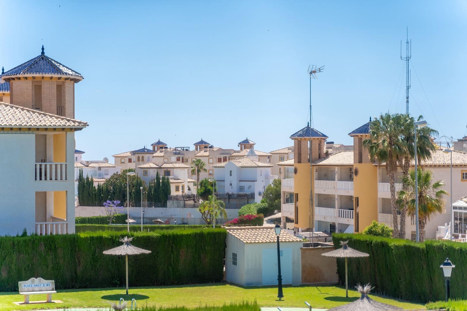 3 chambre Villa/Maison Semi-Mitoyenne à vendre à Orihuela Costa avec piscine garage - 549 000 € (Ref: 9739011)