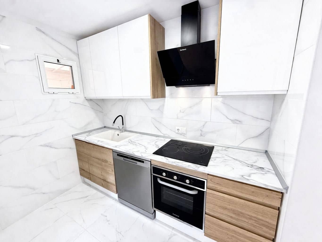 Apartamento de 2 habitaciones en Torrevieja en venta con piscina - 149.000 € (Ref: 9744170)