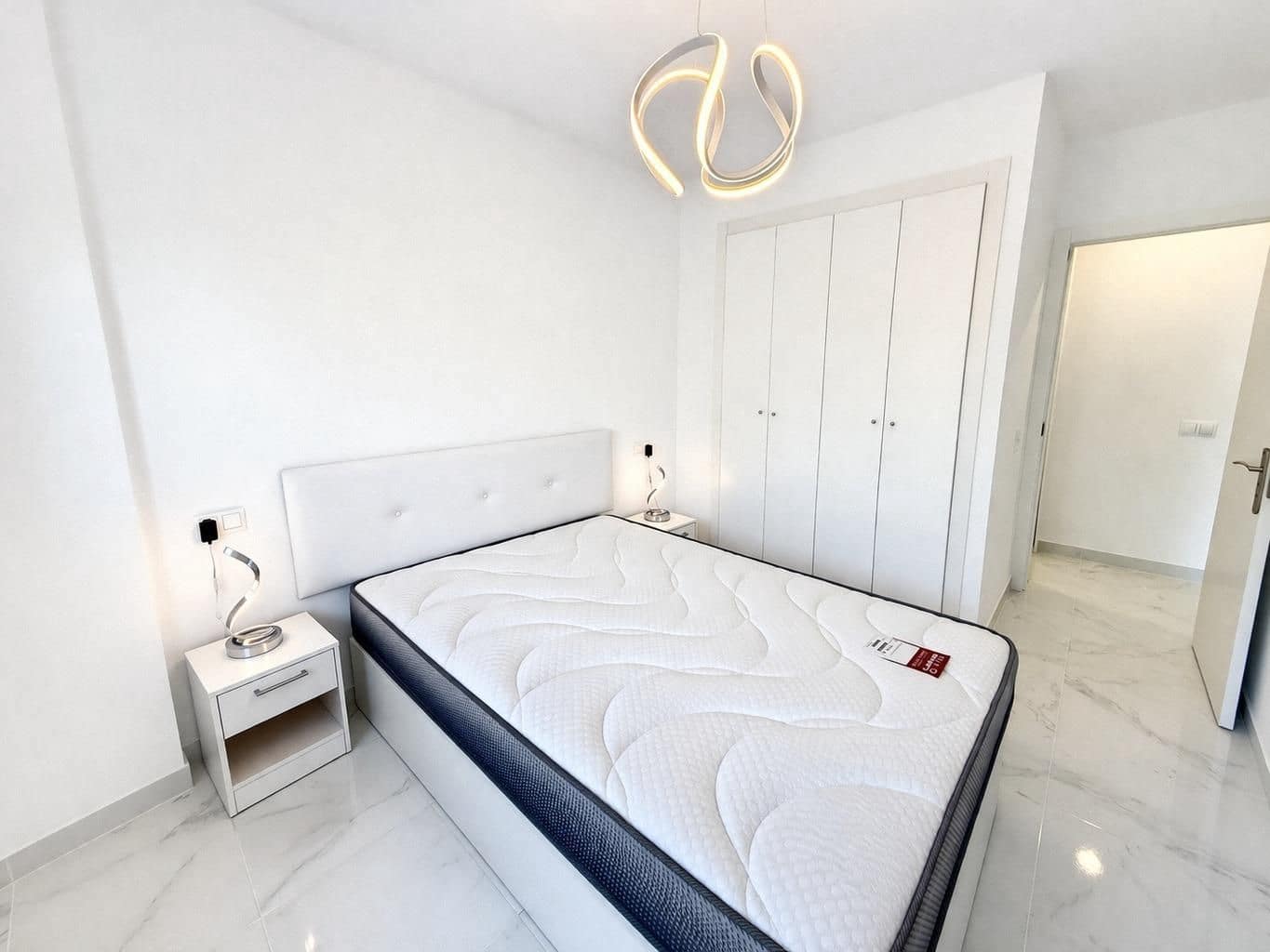 Apartamento de 2 habitaciones en Torrevieja en venta con piscina - 149.000 € (Ref: 9744170)