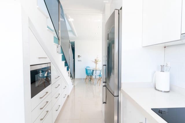 2 soveværelse Penthouse til salg i La Zenia, Orihuela med swimmingpool garage - € 349.000 (Ref: 9778353)