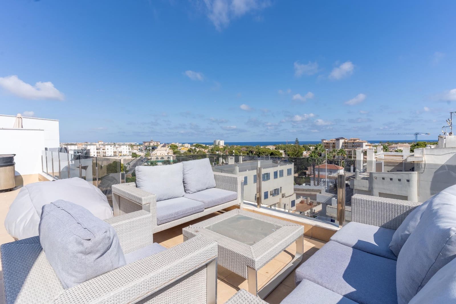 2 soveværelse Penthouse til salg i La Zenia med swimmingpool garage - € 349.000 (Ref: 9778353)