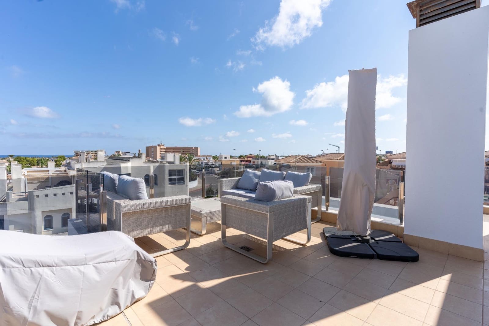 2 soveværelse Penthouse til salg i La Zenia med swimmingpool garage - € 349.000 (Ref: 9778353)