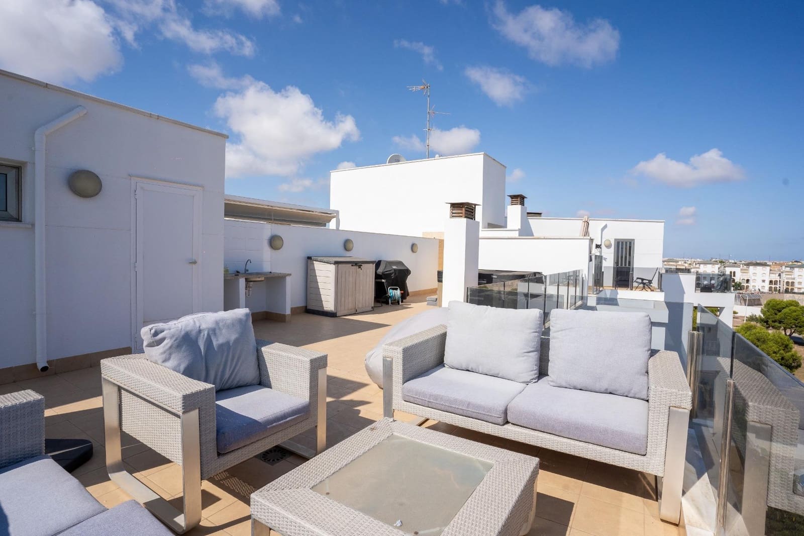2 soveværelse Penthouse til salg i La Zenia med swimmingpool garage - € 349.000 (Ref: 9778353)