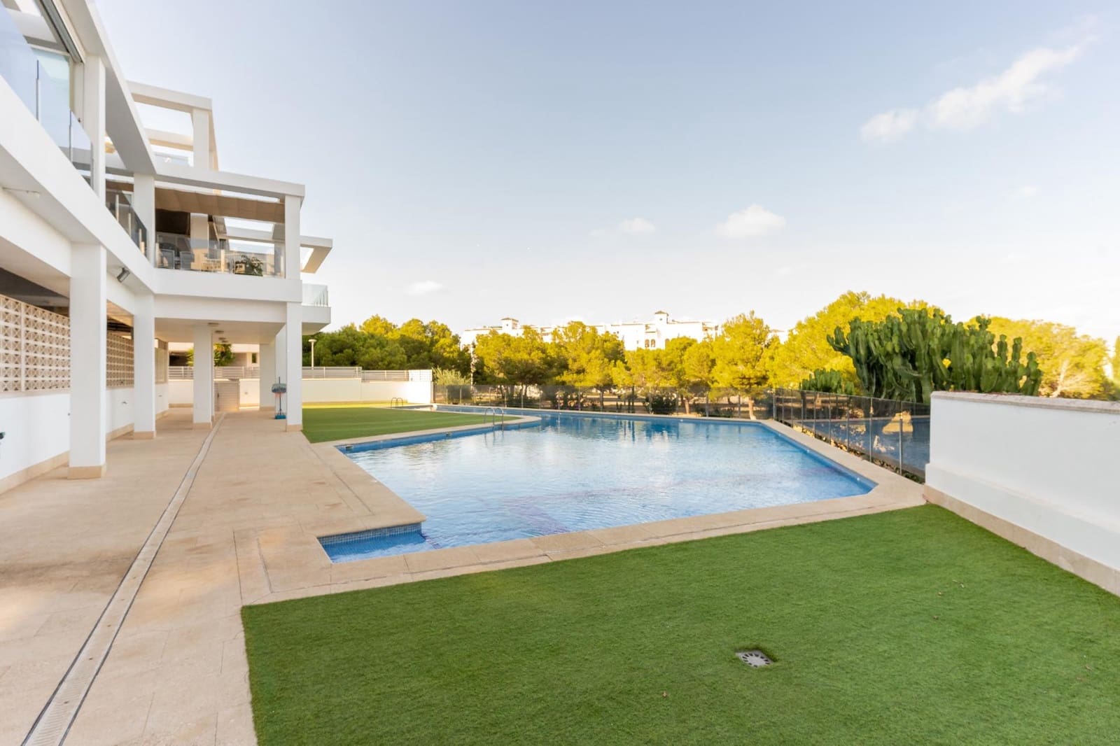 2 soveværelse Penthouse til salg i La Zenia med swimmingpool garage - € 349.000 (Ref: 9778353)