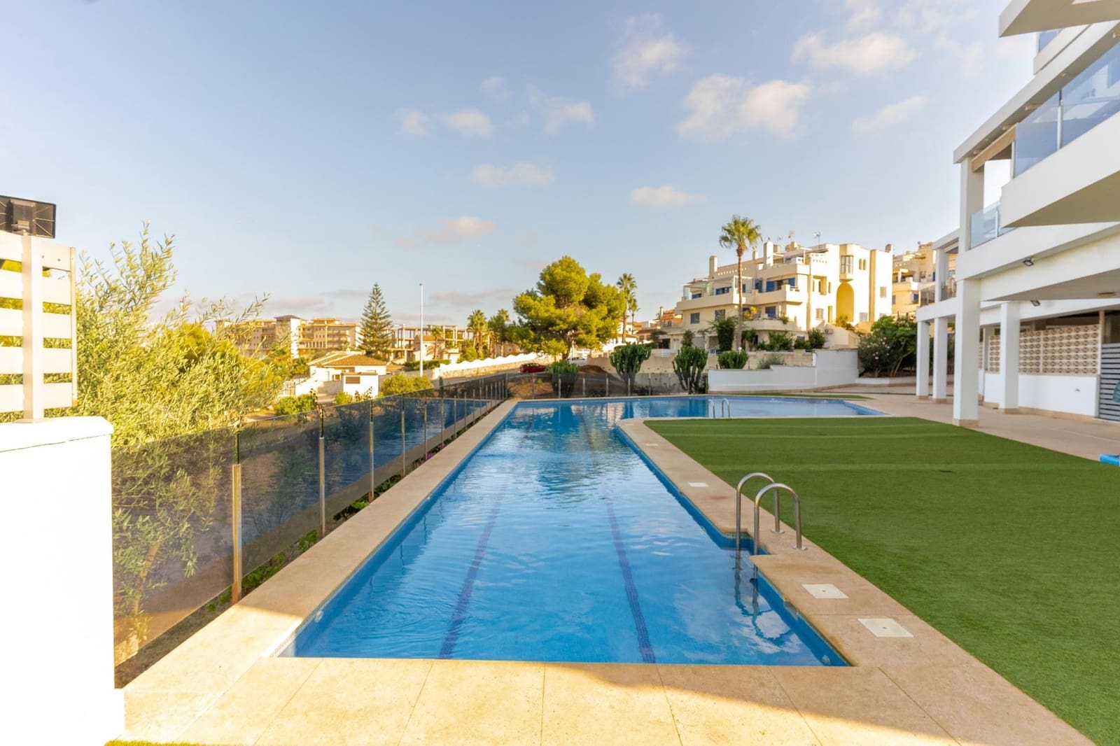 2 soveværelse Penthouse til salg i La Zenia med swimmingpool garage - € 349.000 (Ref: 9778353)
