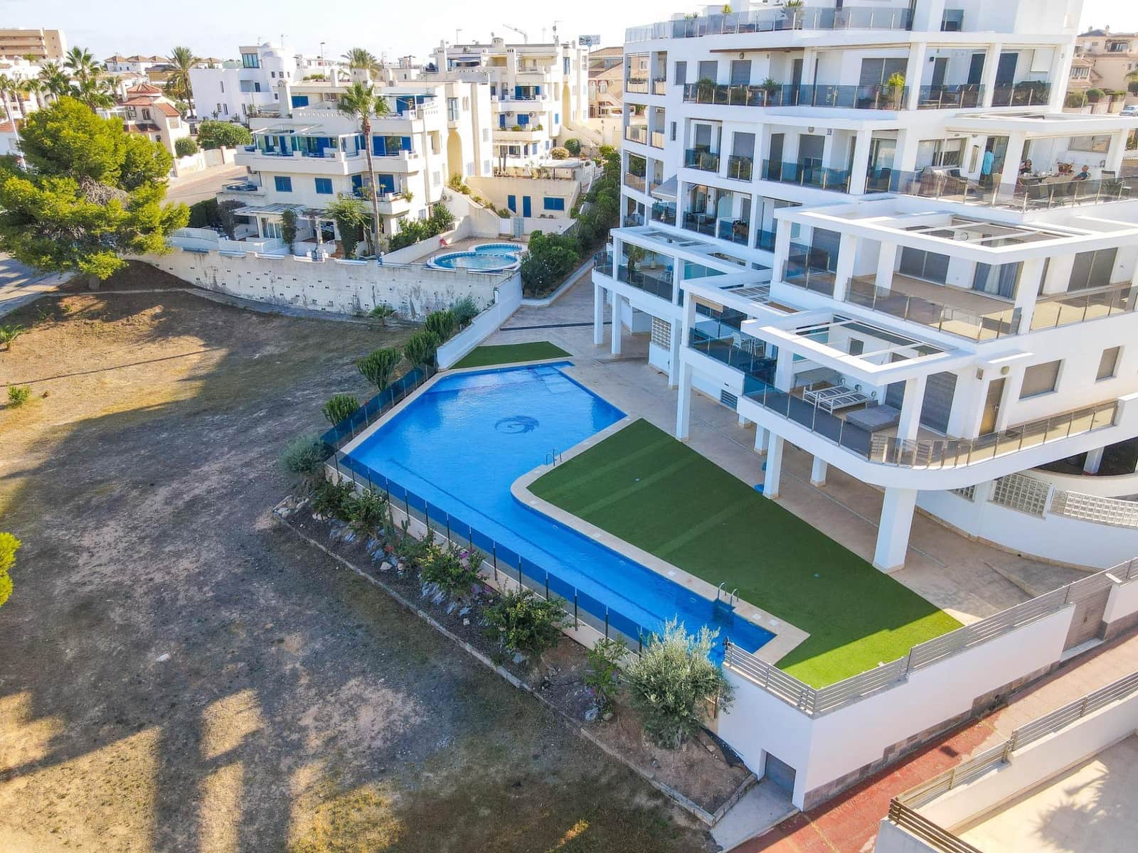 2 soveværelse Penthouse til salg i La Zenia med swimmingpool garage - € 349.000 (Ref: 9778353)