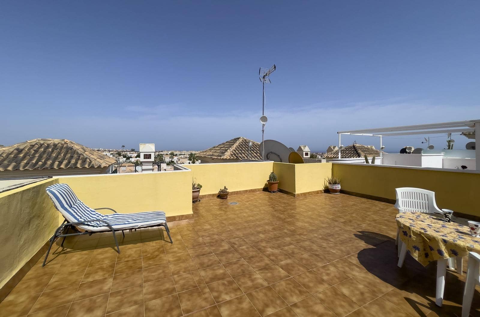 2 Zimmer Penthouse zu verkaufen in La Florida mit Pool - 149.000 € (Ref: 9799462)