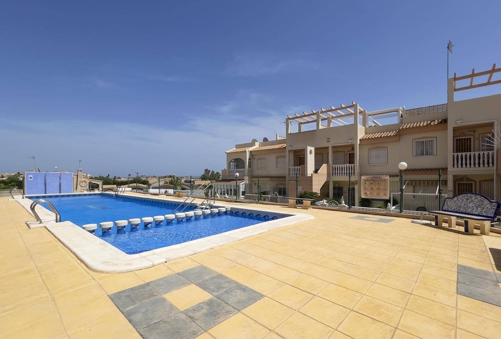 2 Zimmer Penthouse zu verkaufen in La Florida mit Pool - 149.000 € (Ref: 9799462)