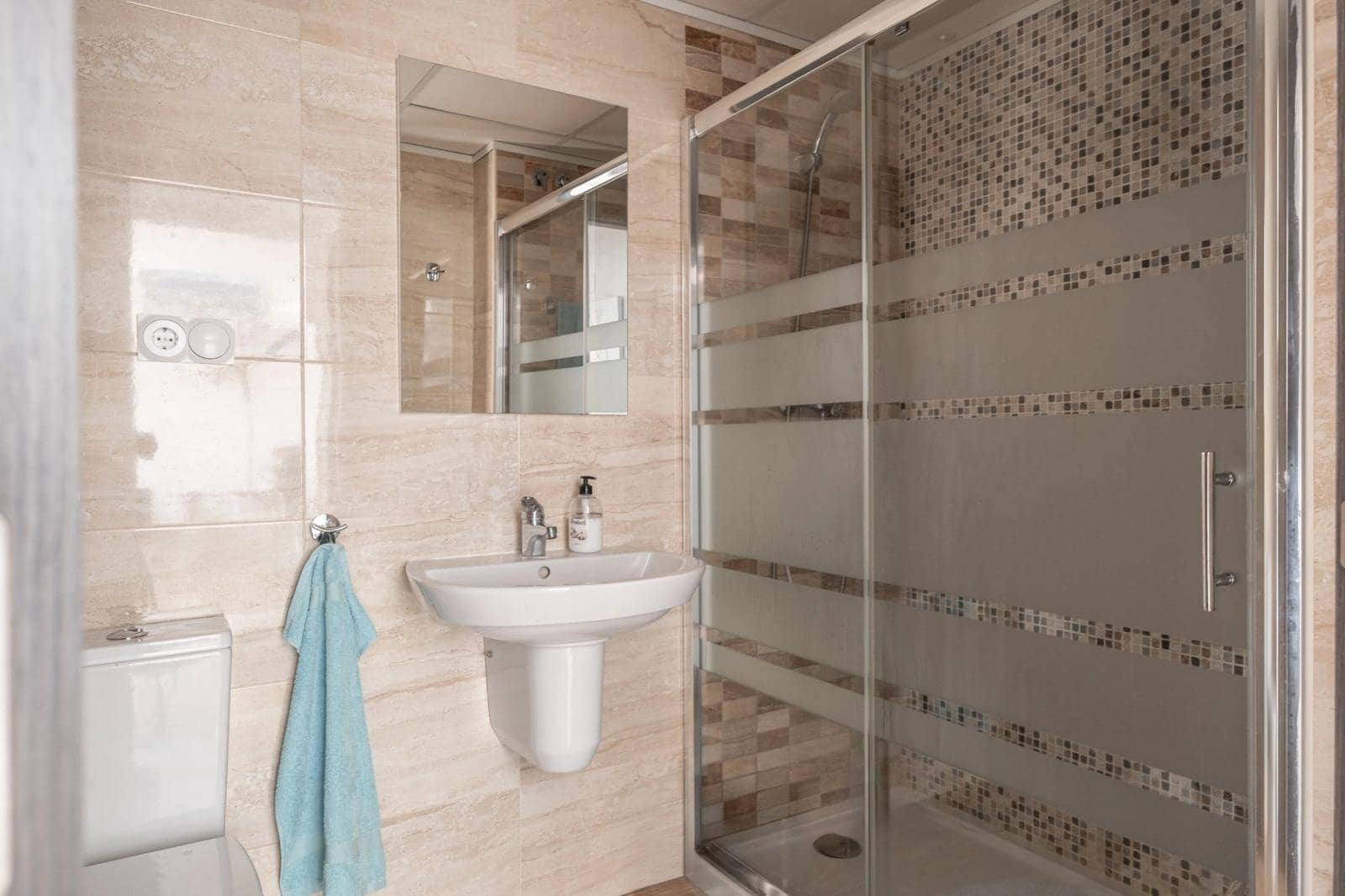 2 sypialnia Penthouse na sprzedaż w Filipinas z basenem garażem - 275 000 € (Ref: 9808180)