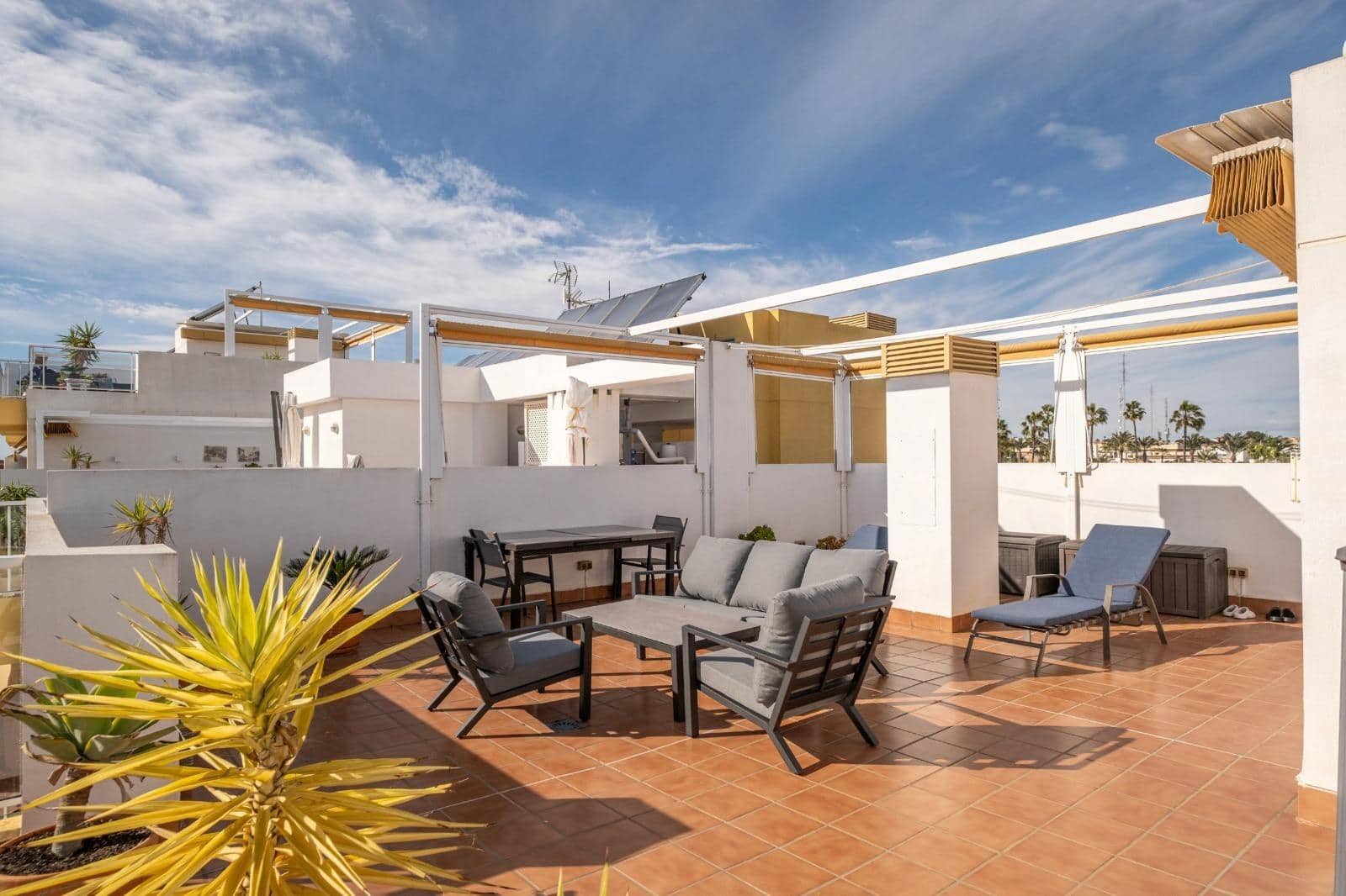 2 sypialnia Penthouse na sprzedaż w Filipinas z basenem garażem - 275 000 € (Ref: 9808180)