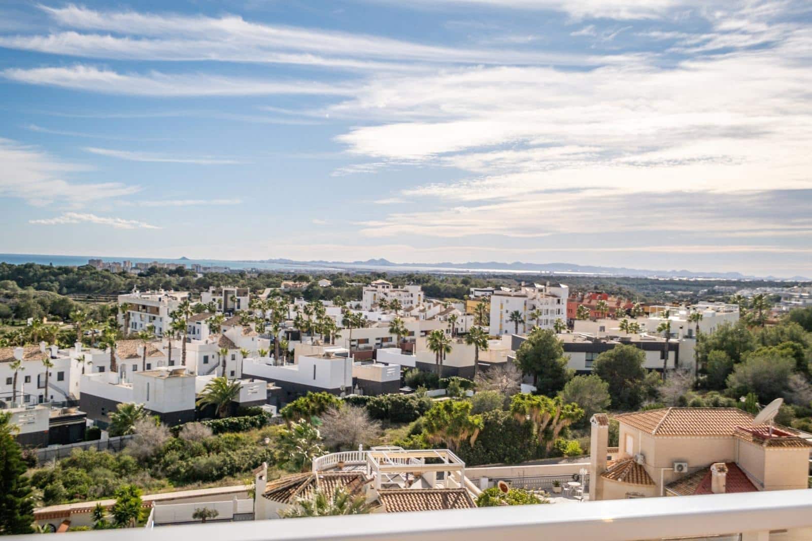 2 sypialnia Penthouse na sprzedaż w Filipinas z basenem garażem - 275 000 € (Ref: 9808180)