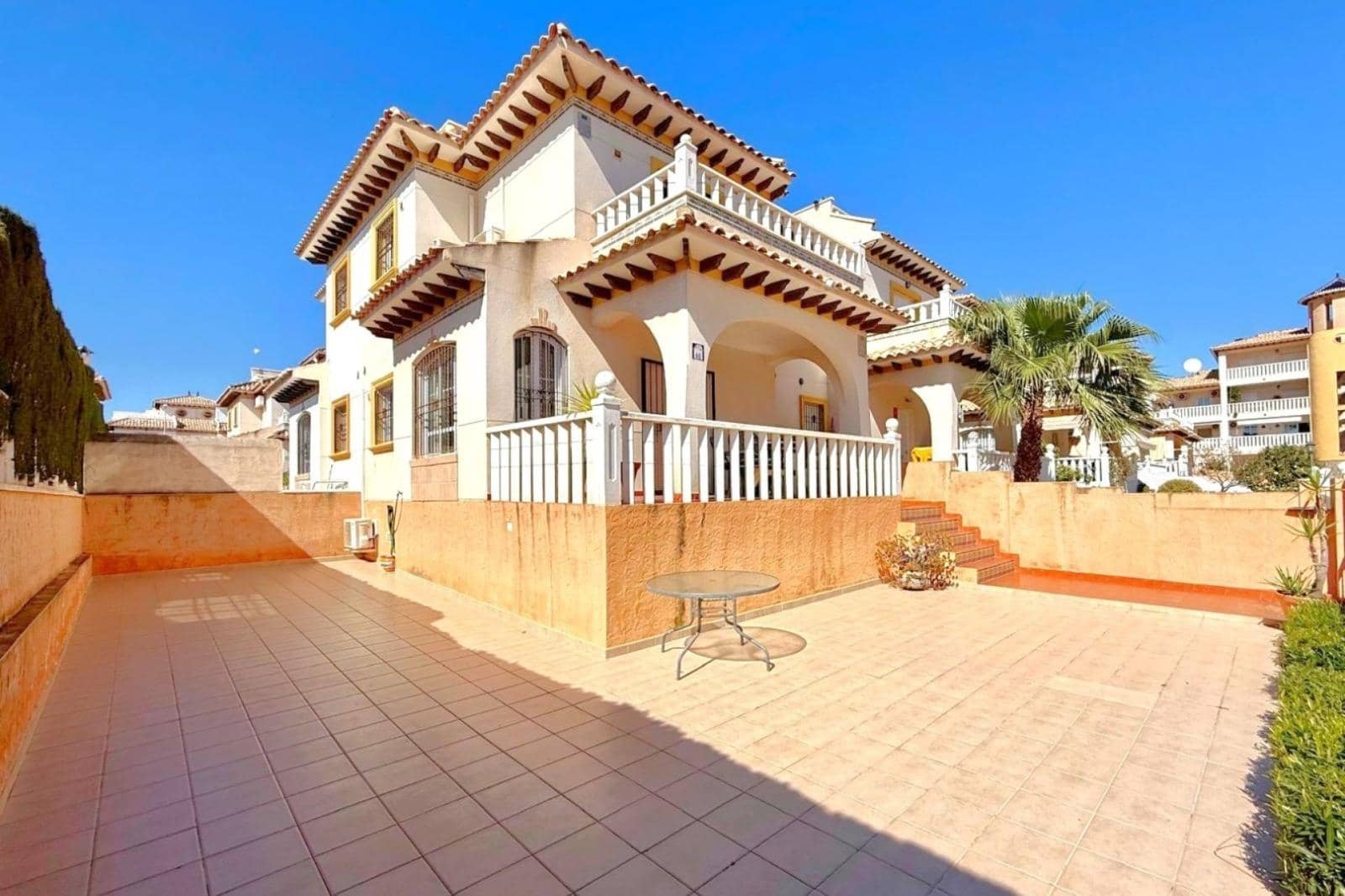 2 bedroom Villa for sale in Orihuela Costa with pool - € 221,000 (Ref: 9829366)