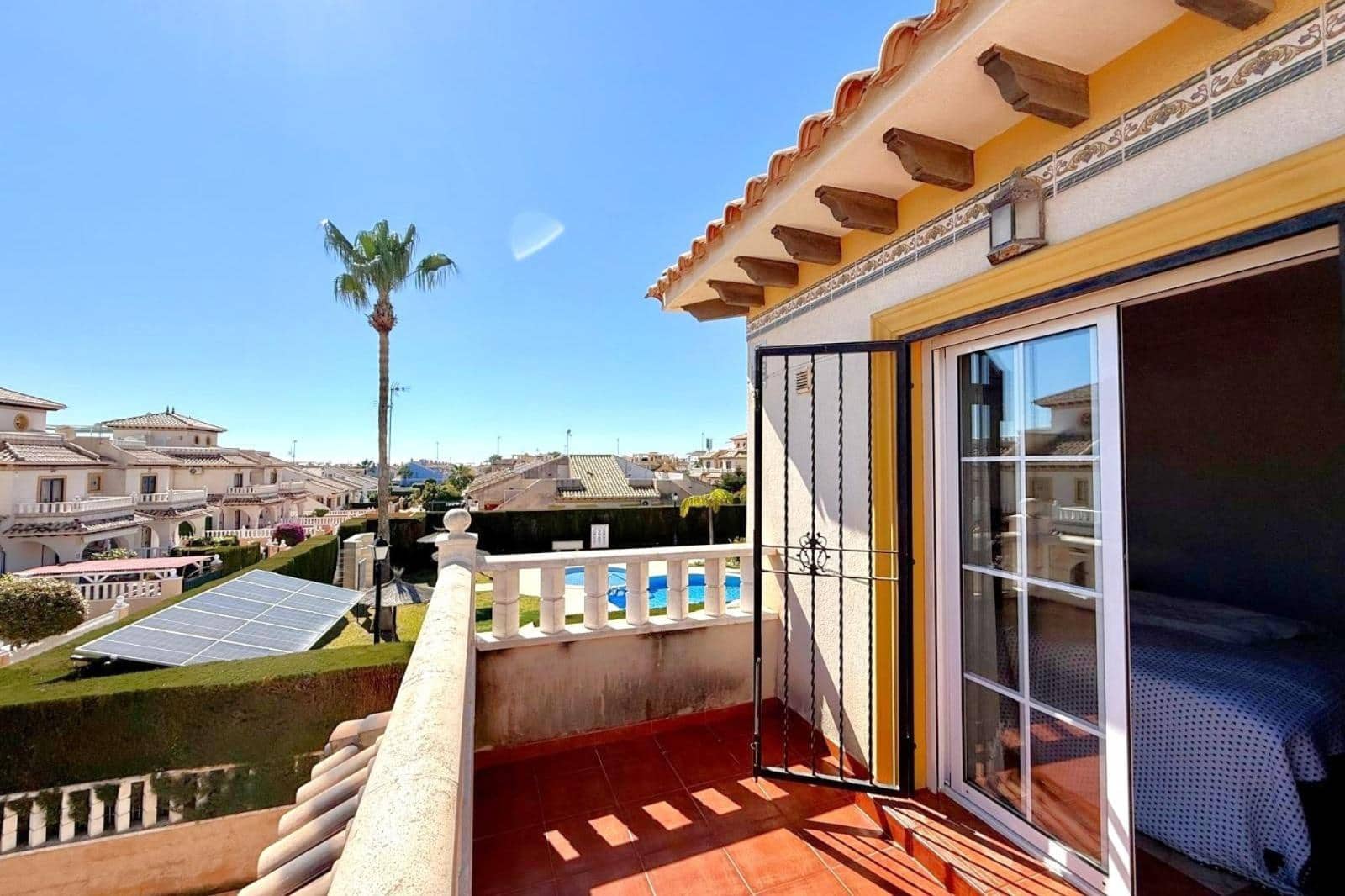 2 bedroom Villa for sale in Orihuela Costa with pool - € 221,000 (Ref: 9829366)