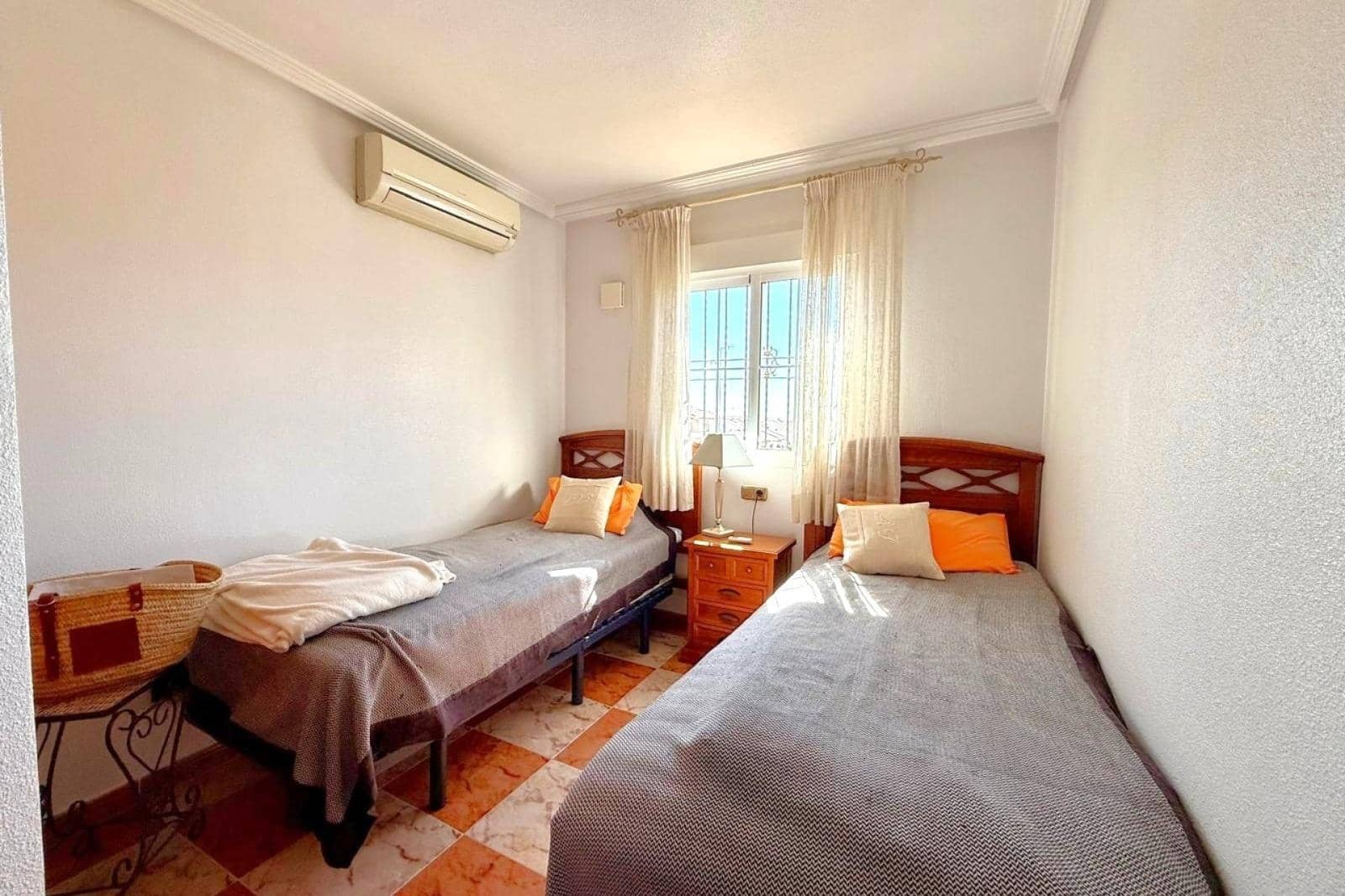 2 bedroom Villa for sale in Orihuela Costa with pool - € 221,000 (Ref: 9829366)