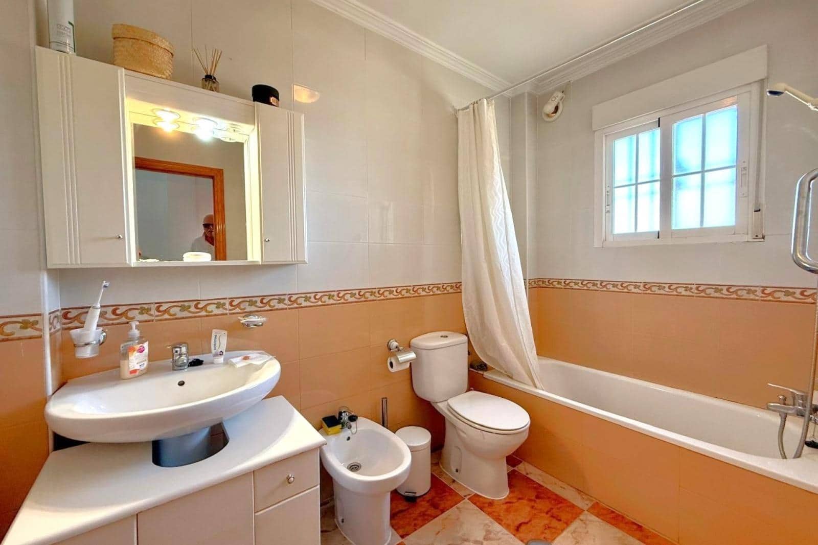 2 bedroom Villa for sale in Orihuela Costa with pool - € 221,000 (Ref: 9829366)