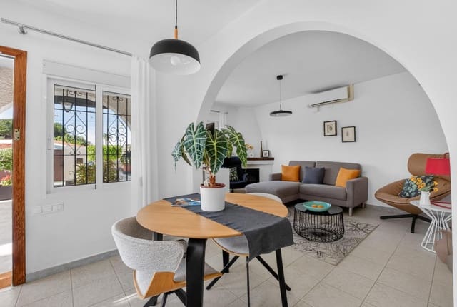 3 bedroom Villa for sale in Playa de los Locos, Torrevieja - € 399,000 (Ref: 9833905)