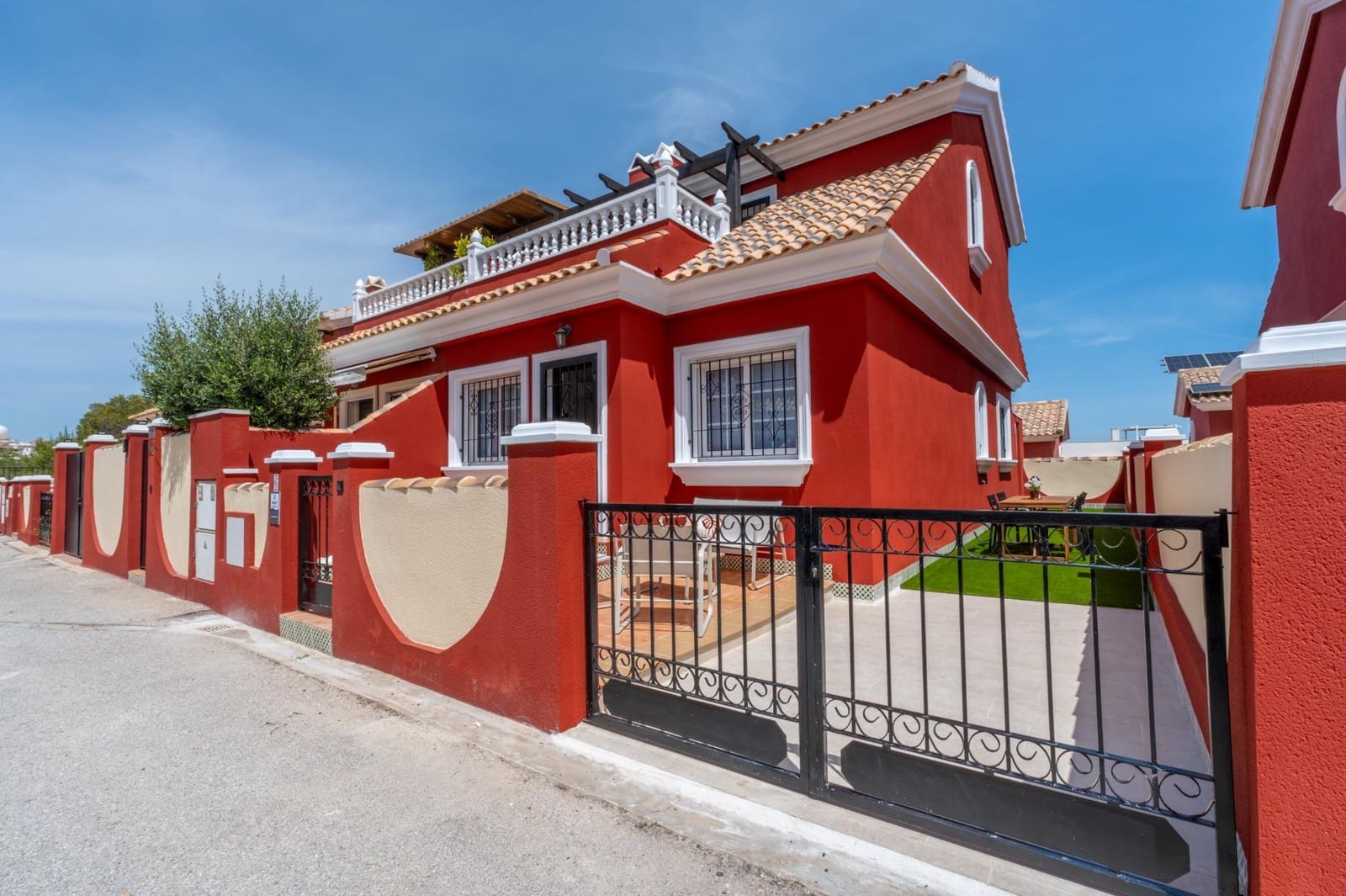 3 sovrum Radhus till salu i Orihuela Costa med pool - 269 000 € (Ref: 9836566)