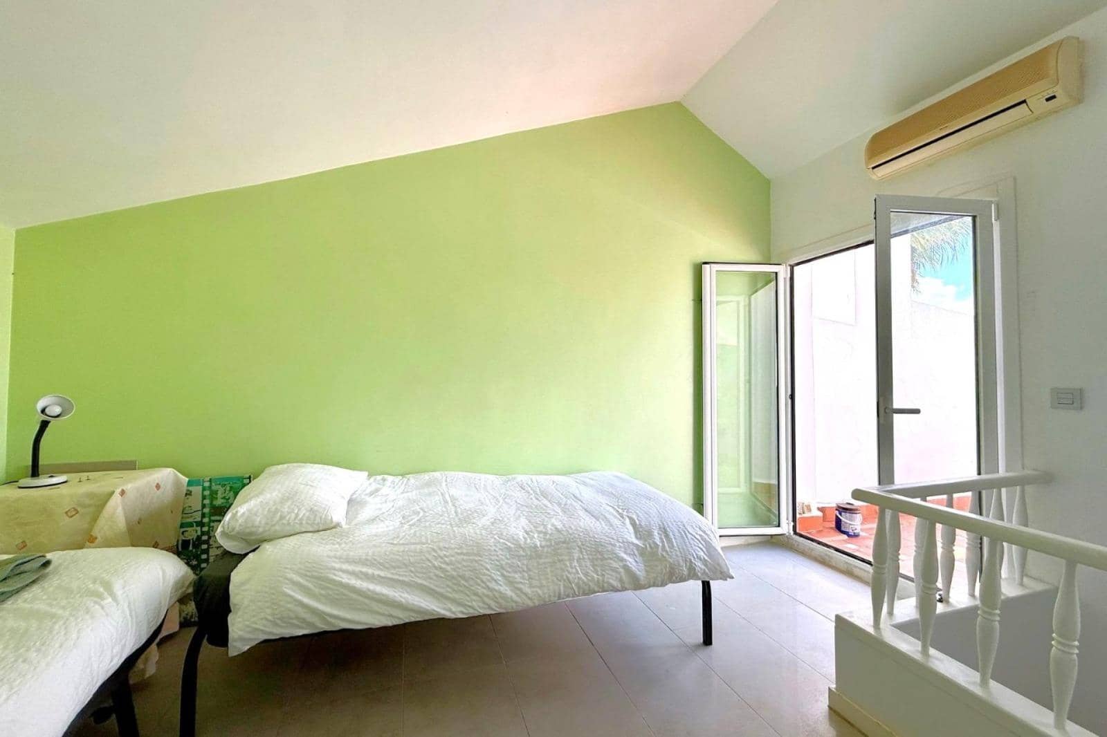 3 makuuhuone Rivitalo myytävänä paikassa Orihuela Costa mukana uima-altaan - 265 000 € (Ref: 9851950)