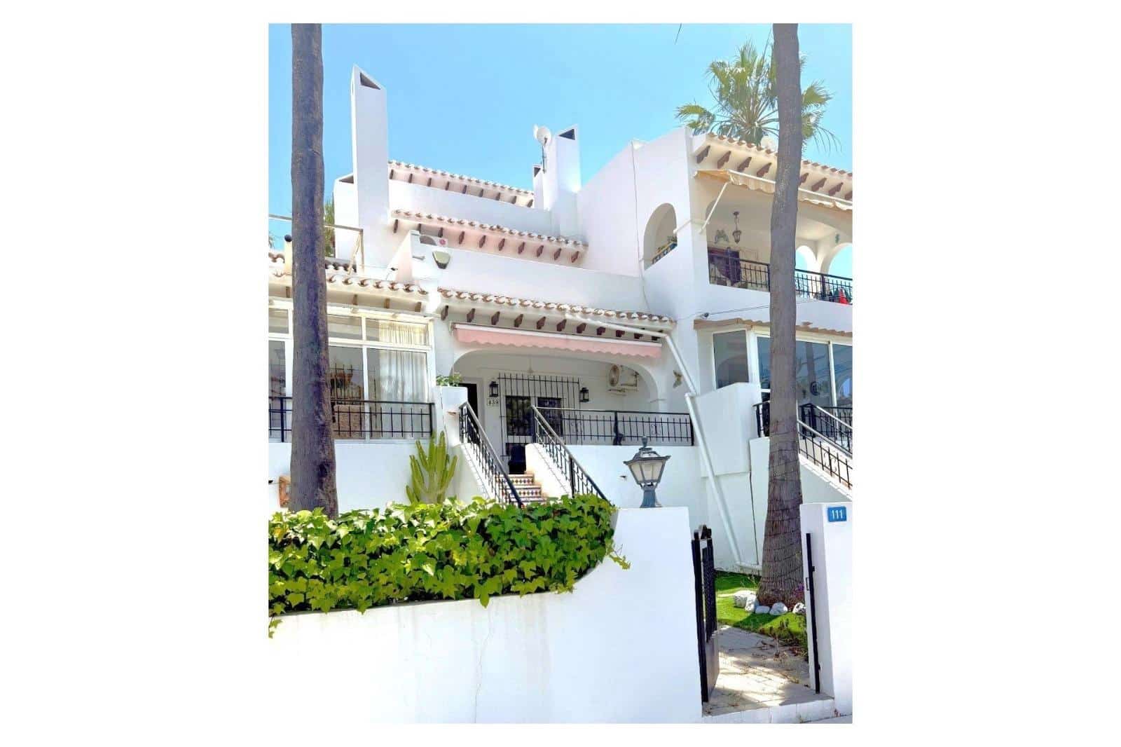 3 makuuhuone Rivitalo myytävänä paikassa Orihuela Costa mukana uima-altaan - 265 000 € (Ref: 9851950)