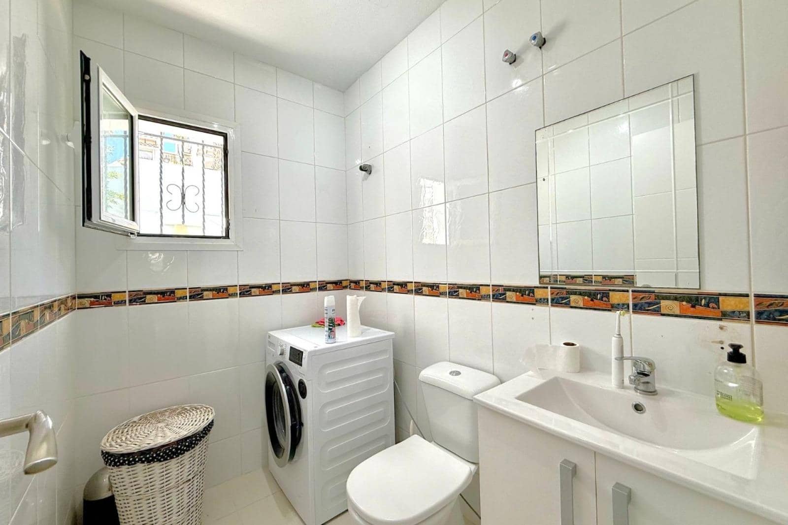 3 makuuhuone Rivitalo myytävänä paikassa Orihuela Costa mukana uima-altaan - 265 000 € (Ref: 9851950)