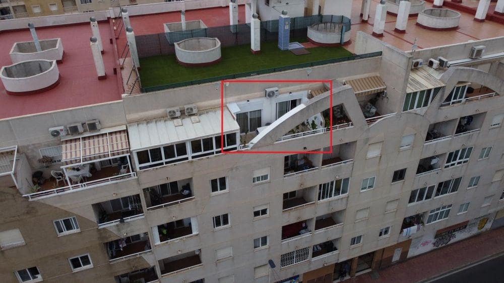 2 quarto Penthouse para venda em Torrevieja com piscina - 159 995 € (Ref: 9855677)