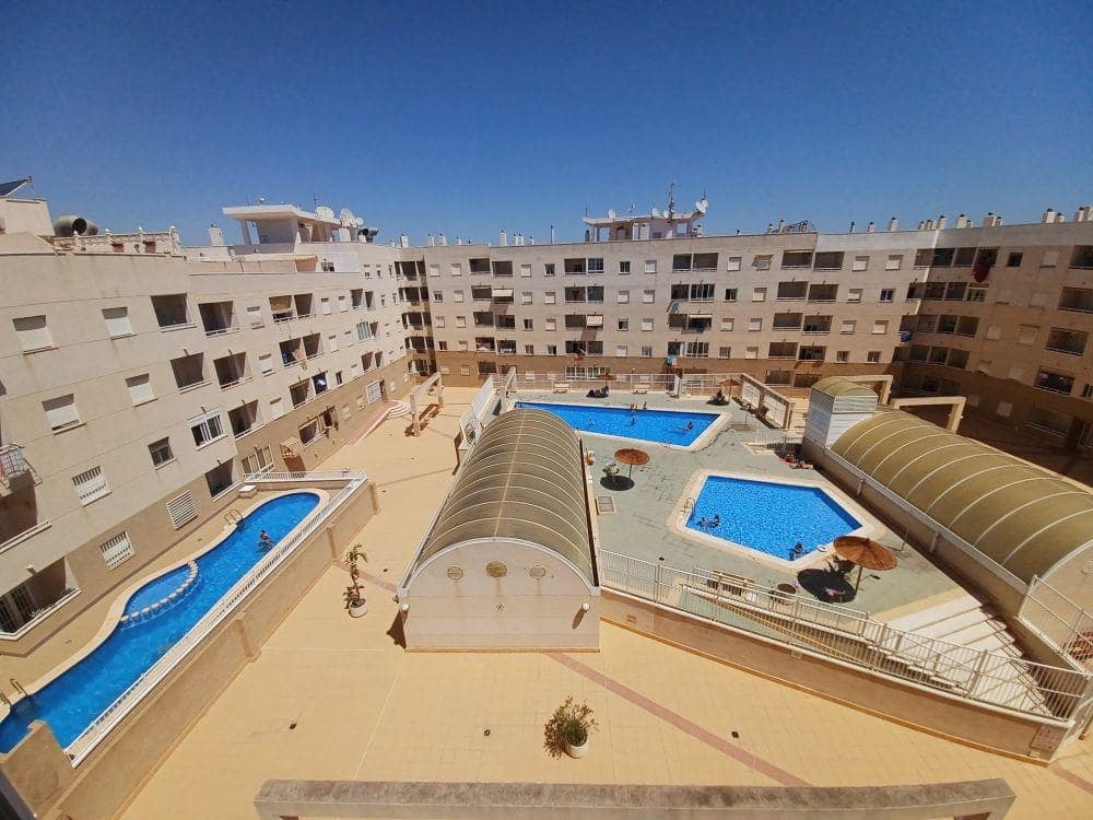 2 quarto Penthouse para venda em Torrevieja com piscina - 159 995 € (Ref: 9855677)