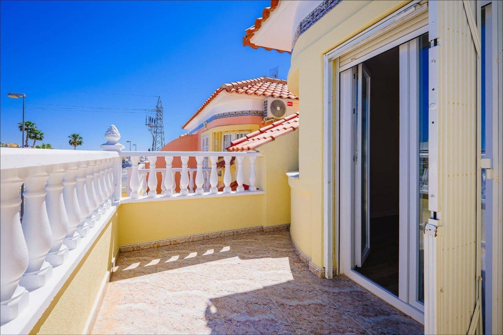 3 slaapkamer Rijtjeshuis te koop in Filipinas met zwembad - € 239.900 (Ref: 9860283)